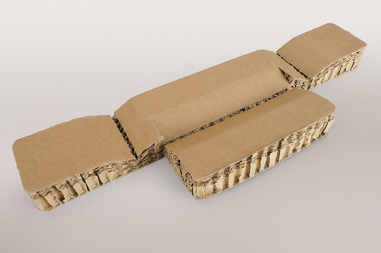 Rekkor®-Wabenpolster flach mit komprimierter Wabenstruktur und Schlitzungen