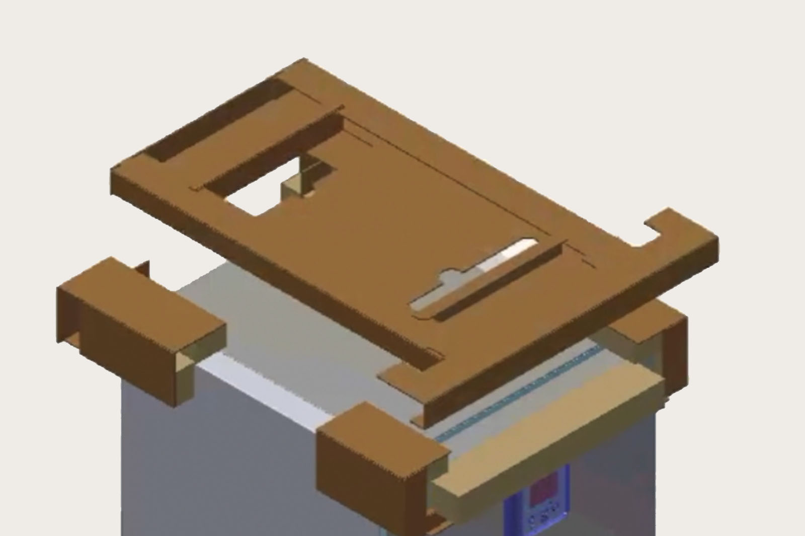 Zwischen den oberen Wabenpolstern liegt die Schachte für das Zubehör